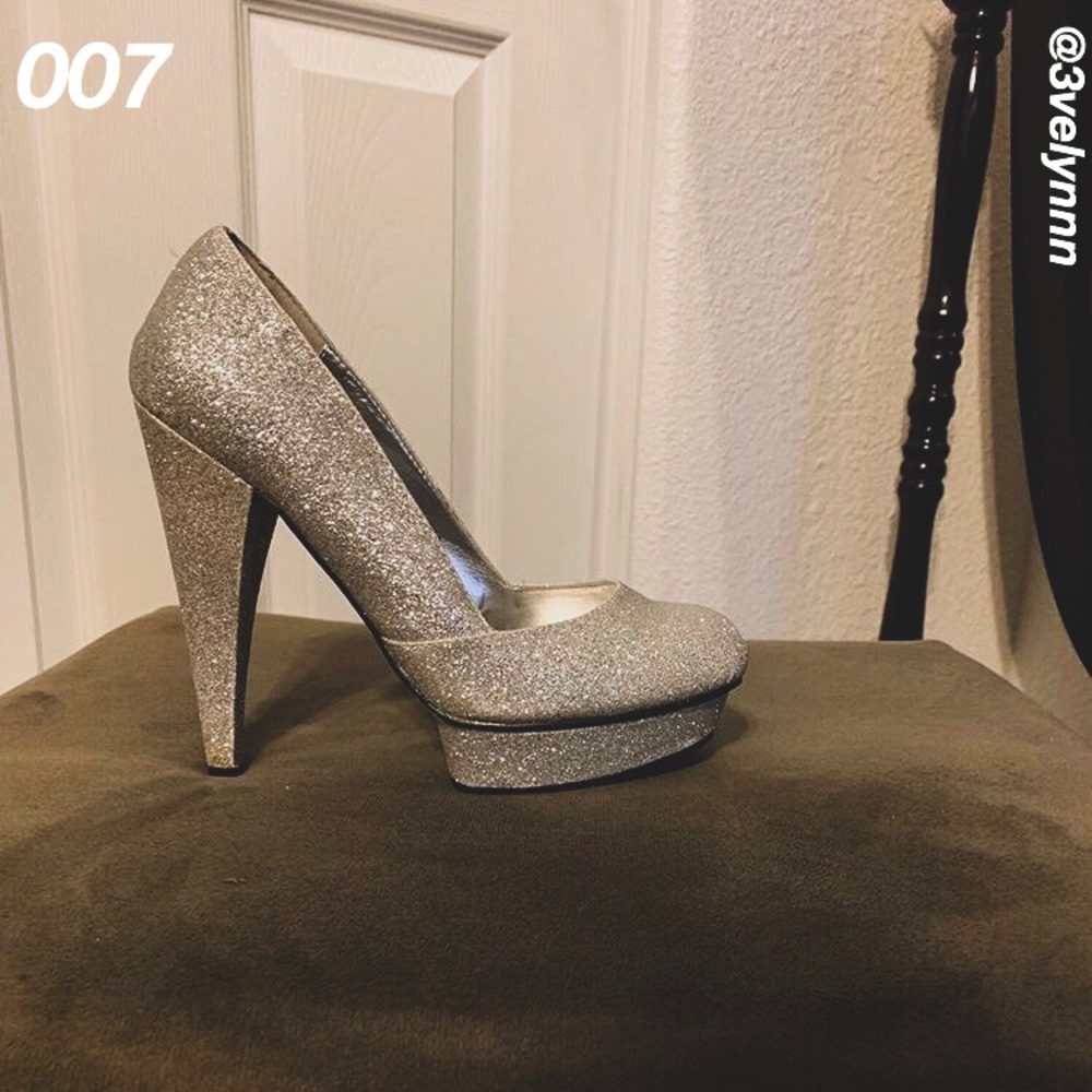 Closed high heels
